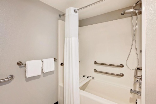 Days Inn & Suites by Wyndham Arcata image 17