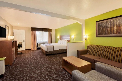 Days Inn & Suites by Wyndham Arcata image 21