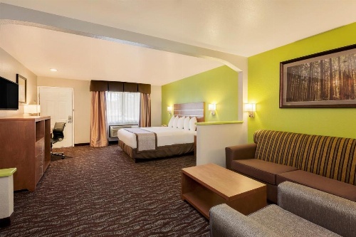 Days Inn & Suites by Wyndham Arcata image 8